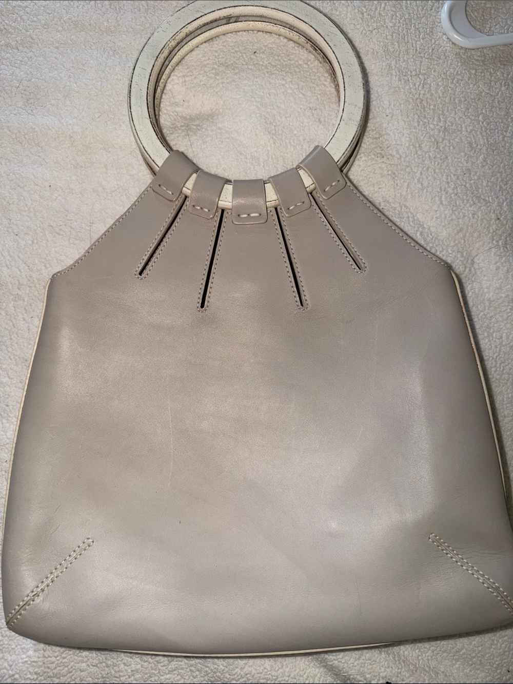 Donald J. Pliner Taupe Circular-Handle Shoulder Bag
Never used!sexy artectura